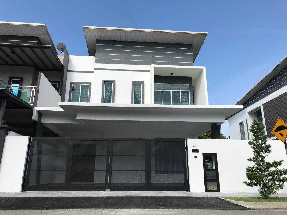 Semi-d New House @ Sungai Abong Muar*10~20pax *