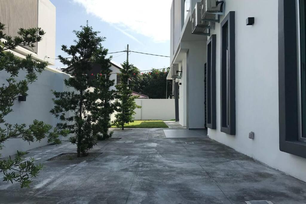 Rumah percutian Semi-d New House @ Sungai Abong Muar*10~20pax *