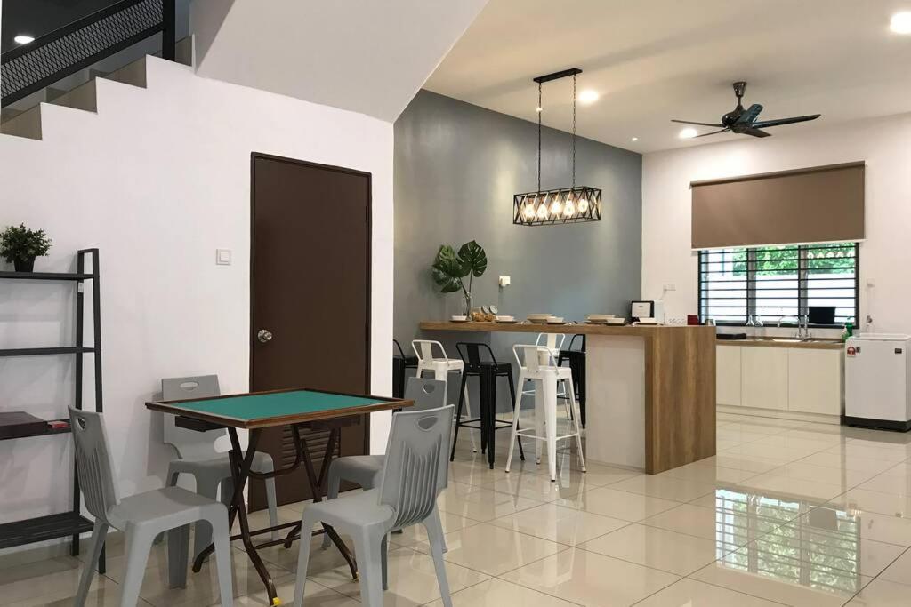 Semi-d New House @ Sungai Abong Muar*10~20pax Muar