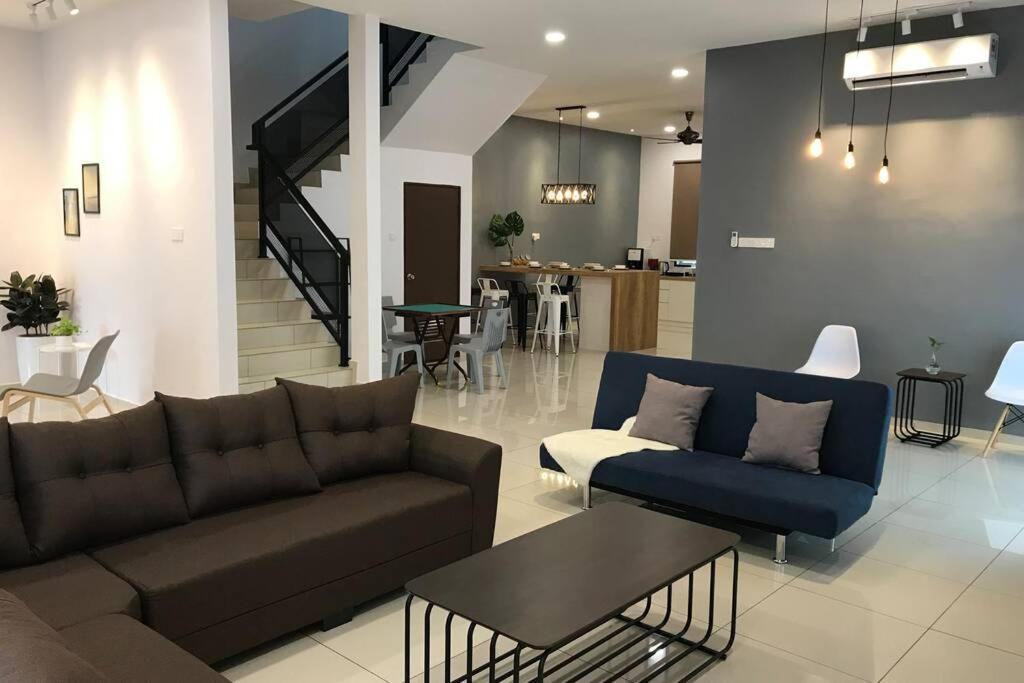 Rumah percutian Semi-d New House @ Sungai Abong Muar*10~20pax