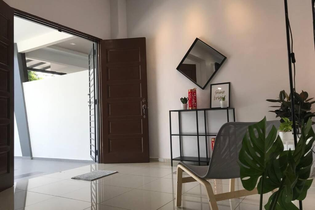 Semi-d New House @ Sungai Abong Muar*10~20pax *