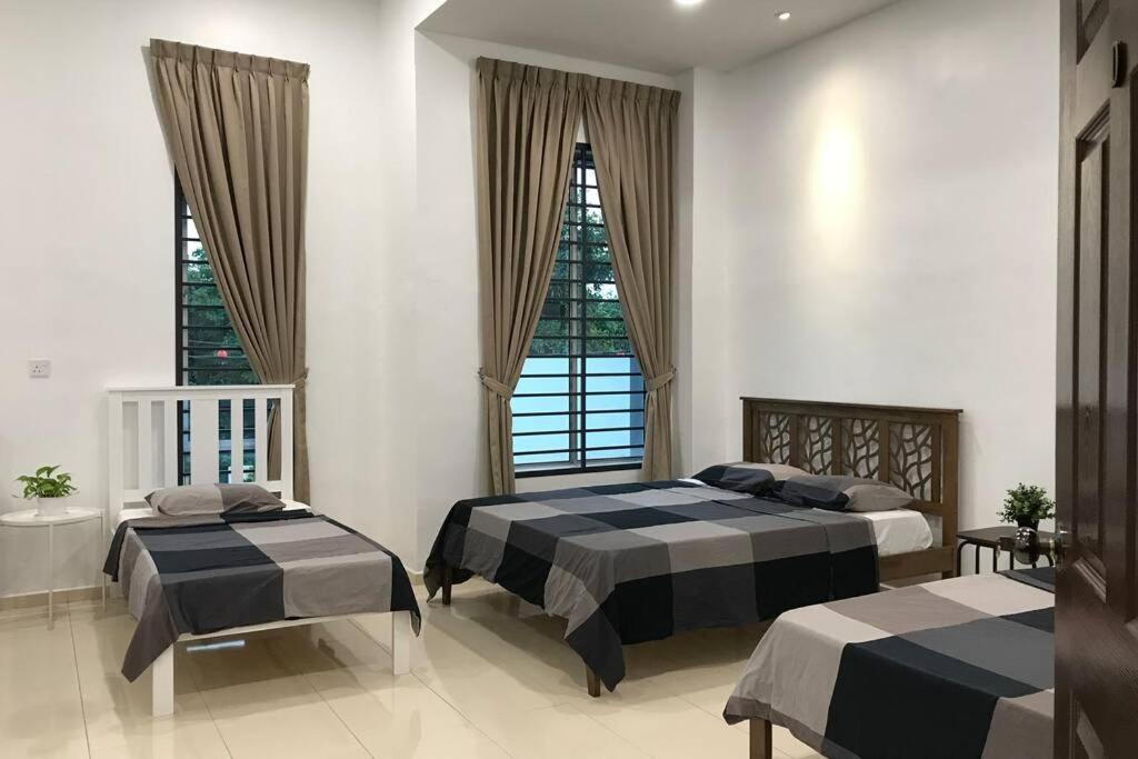 Semi-d New House @ Sungai Abong Muar*10~20pax *