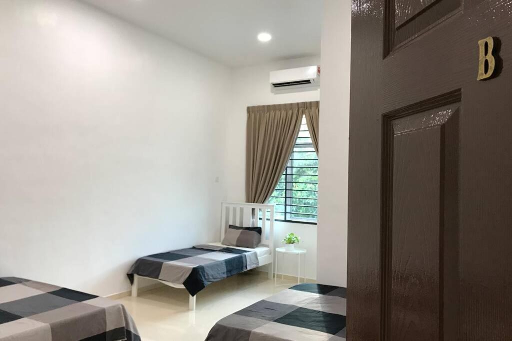 Rumah percutian Semi-d New House @ Sungai Abong Muar*10~20pax