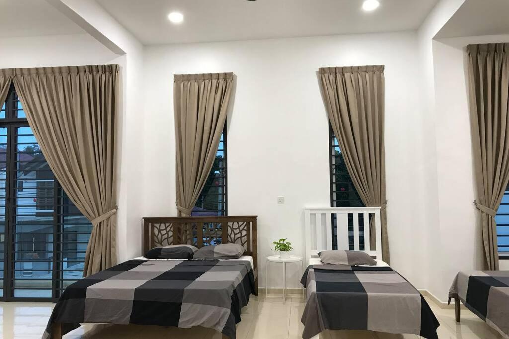 Semi-d New House @ Sungai Abong Muar*10~20pax * Muar