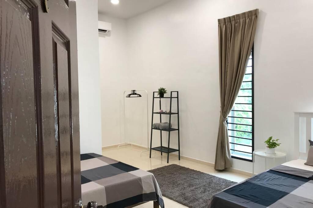 Semi-d New House @ Sungai Abong Muar*10~20pax