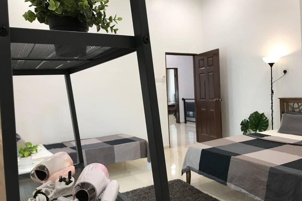Semi-d New House @ Sungai Abong Muar*10~20pax Rumah percutian Muar