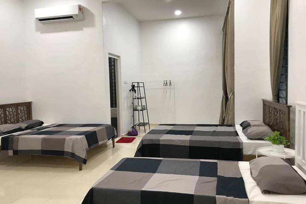 Rumah percutian Semi-d New House @ Sungai Abong Muar*10~20pax *