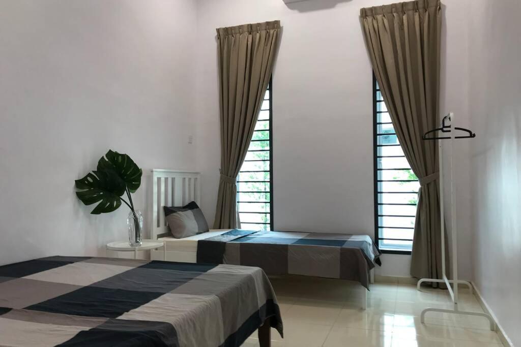 Semi-d New House @ Sungai Abong Muar*10~20pax * Muar