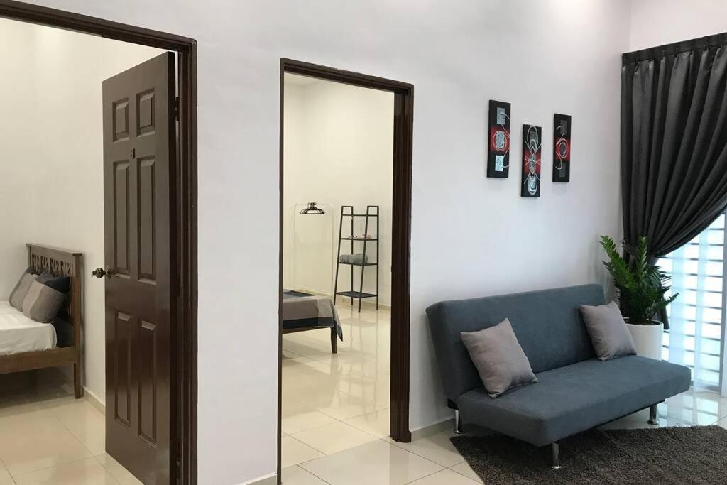 Rumah percutian Semi-d New House @ Sungai Abong Muar*10~20pax *