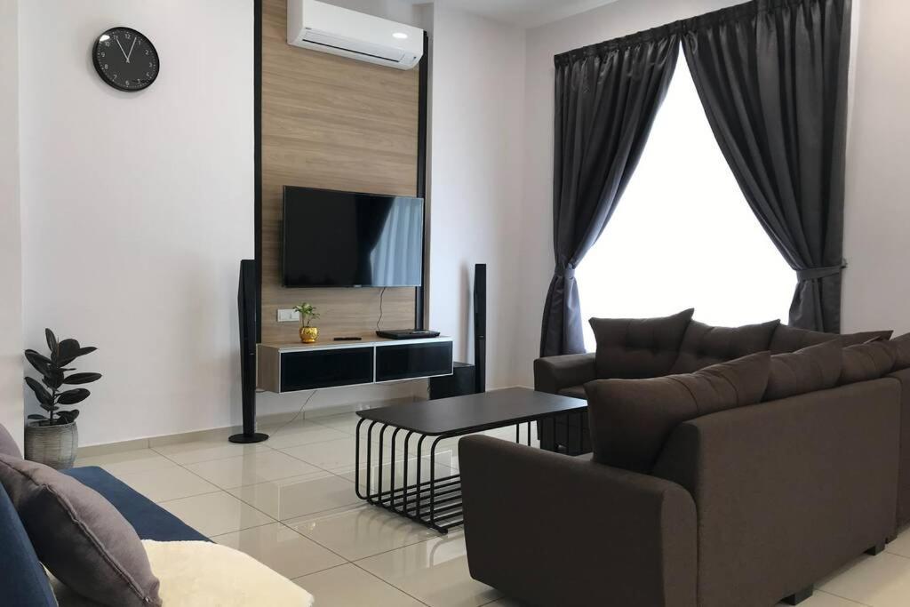 Semi-d New House @ Sungai Abong Muar*10~20pax Rumah percutian Muar