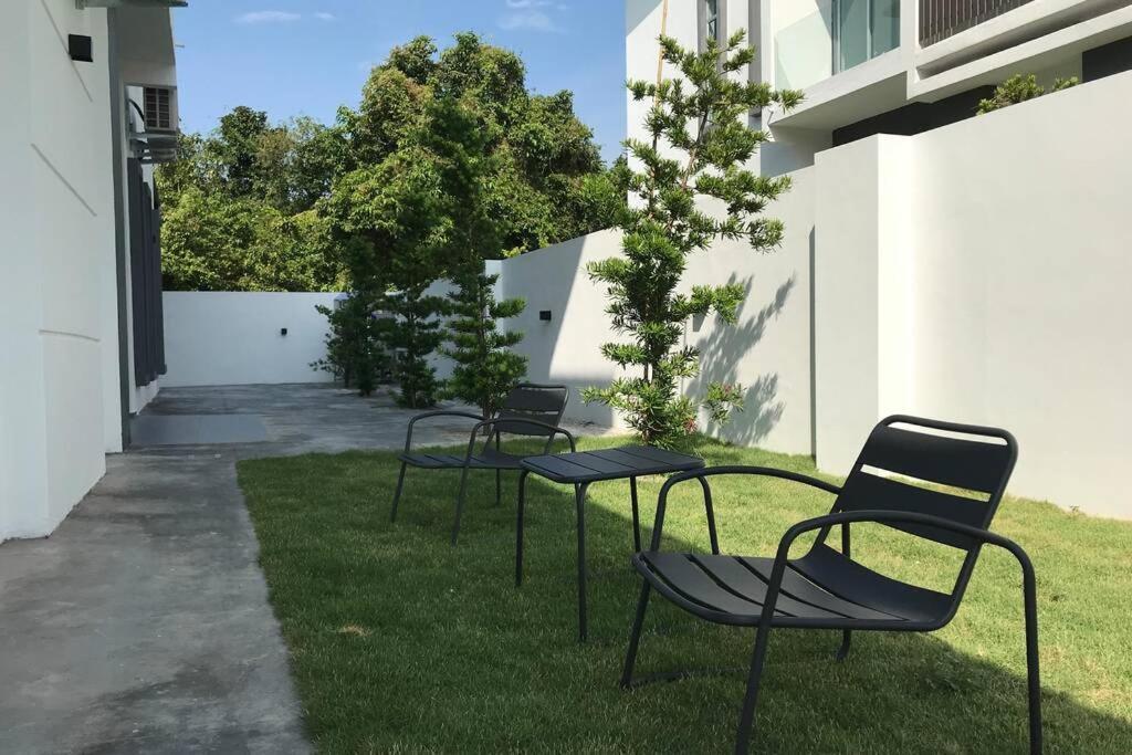 Rumah percutian Semi-d New House @ Sungai Abong Muar*10~20pax
