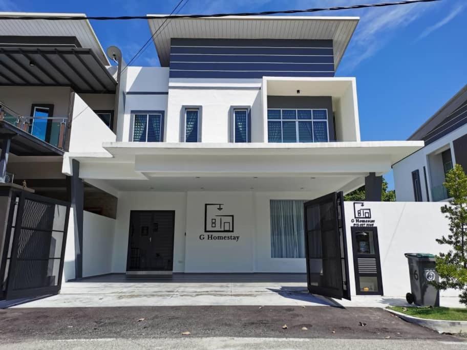 Semi-d New House @ Sungai Abong Muar*10~20pax Rumah percutian